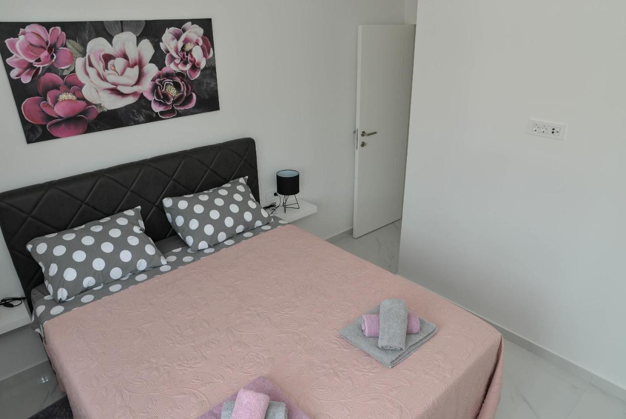 Apartment Laura Zadar Exteriör bild